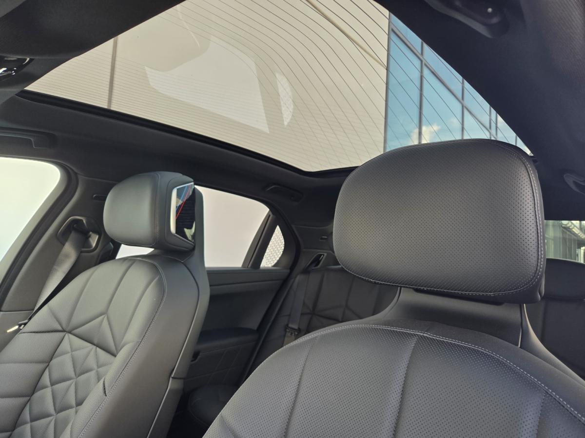 BMW 740d xDrive automat rok 2025, 4 122 km, Německo — foto 14 z 30