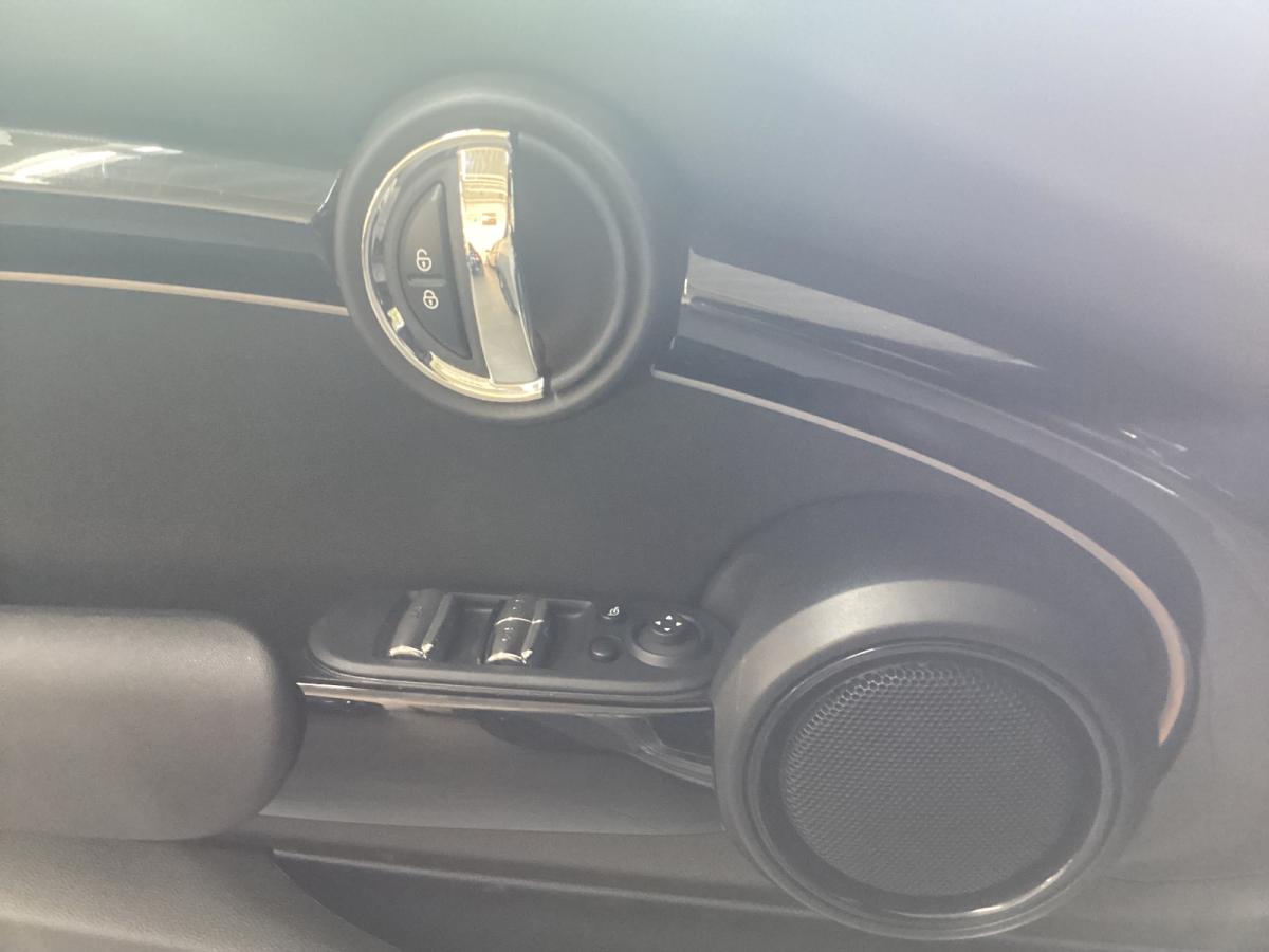 MINI Cooper automat rok 2023, 33 200 km, Německo — foto 13 z 28
