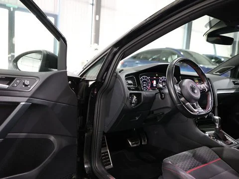 Volkswagen Golf 2.0 TSI 180 kW automat rok 2019, 135 000 km, Německo — foto 12 z 38