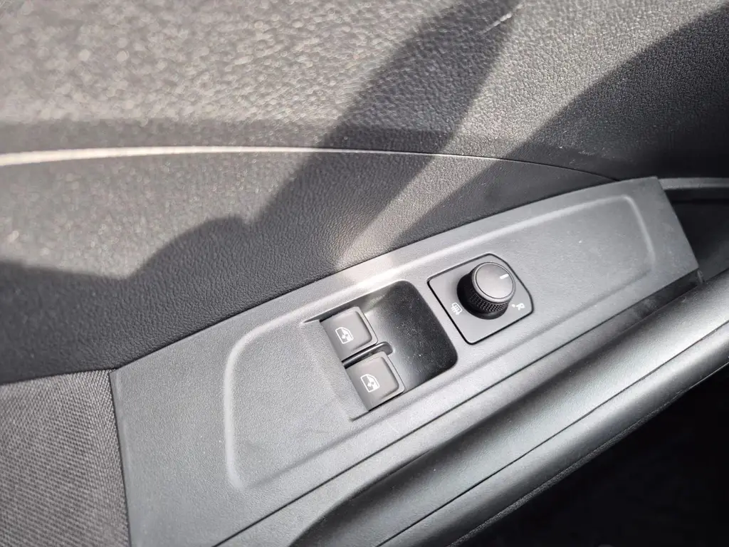 Škoda Fabia 1.0 TSI 70 kW manuál rok 2026, 100 km, Německo — foto 13 z 44