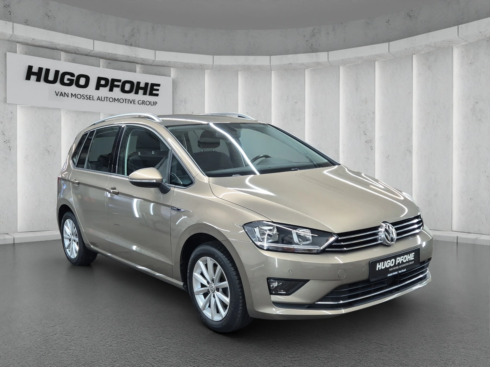 Volkswagen Golf Sportsvan 1.2 TSI 81 kW automat rok 2015, 52 047 km, Německo — foto 9 z 22