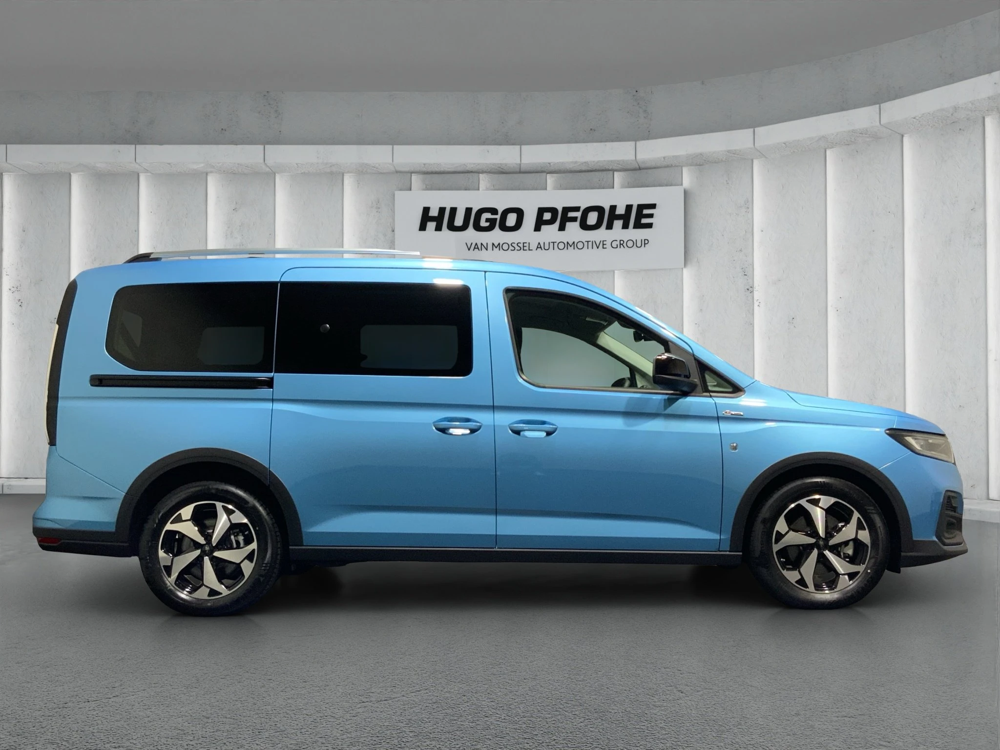 Ford Tourneo Connect 2.0 90 kW manuál rok 2026, 100 km, Německo — foto 8 z 30