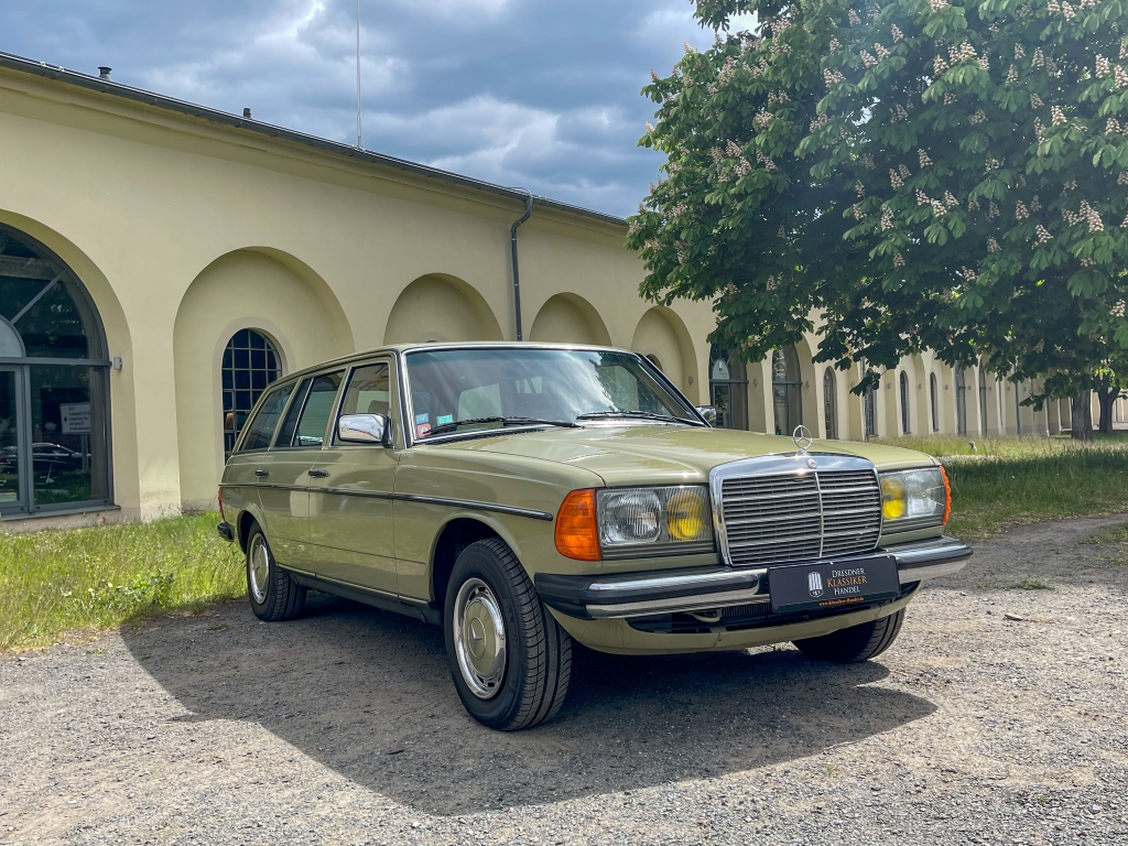 Mercedes-Benz 200T rok 1983, 94 500 km, Německo — foto 11 z 60