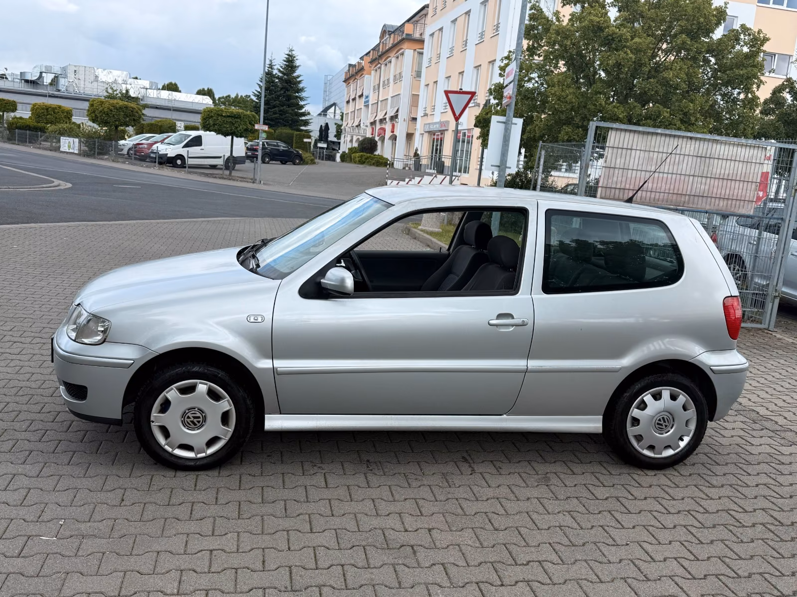Volkswagen Polo 1,4 55 kW manuál rok 2001, 113 081 km, Německo — foto 4 z 48