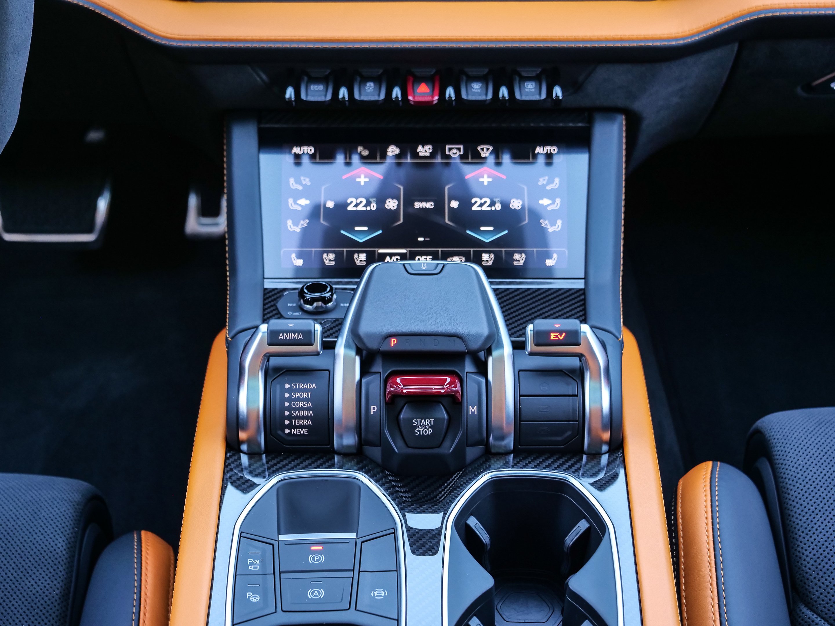 Lamborghini Urus 4,0 588 kW automat rok 2026, 3 800 km, Německo — foto 14 z 30