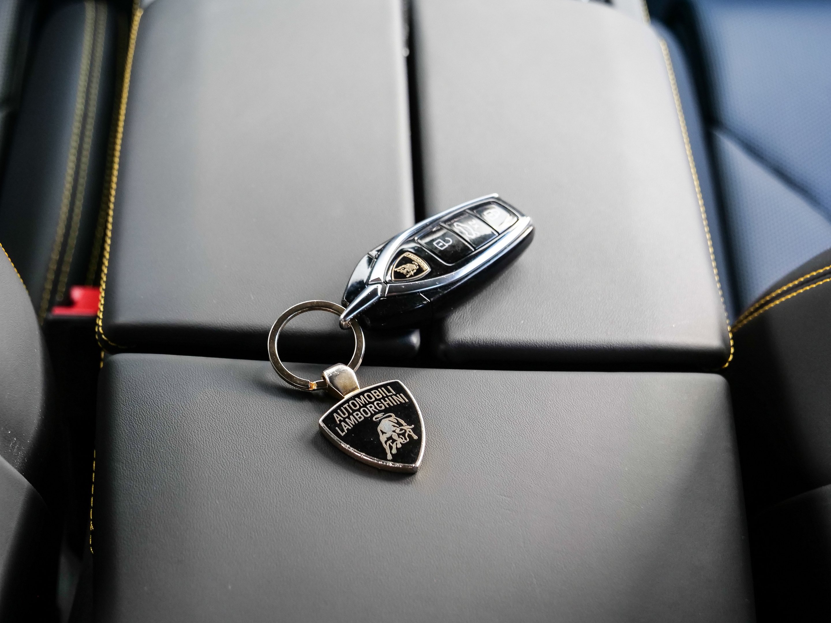 Lamborghini Urus 4,0 588 kW automat rok 2026, 8 320 km, Německo — foto 16 z 29