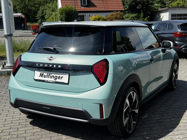 MINI 150 kW automat rok 2025, 5 650 km, Německo — foto 8 z 15