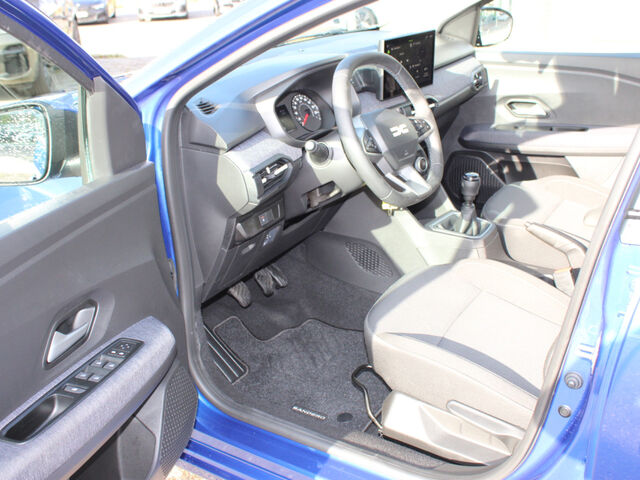 Dacia TCe 100 74 kW manuál rok 2026, 821 km, Německo — foto 9 z 15
