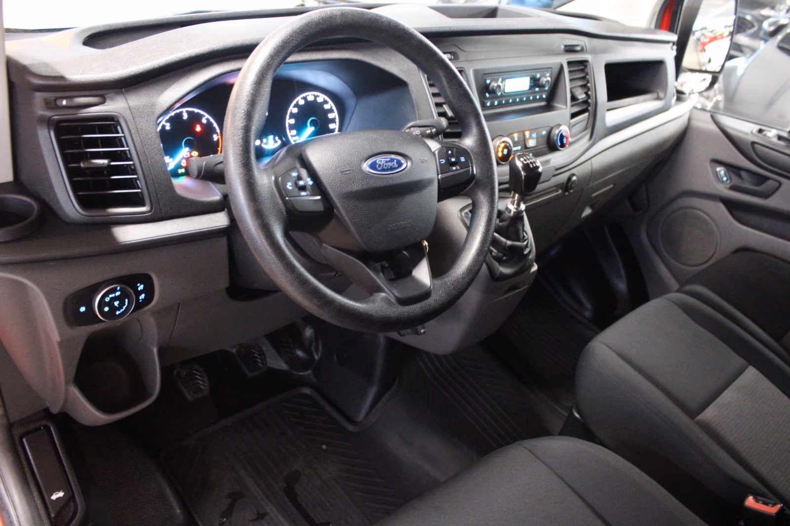 Ford 96 kW manuál rok 2023, 37 450 km, Německo — foto 11 z 31