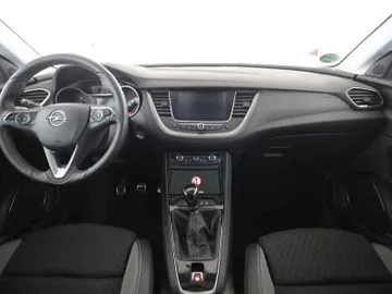 Opel Grandland X 1,2 manuál rok 2018, 54 000 km, Německo — foto 10 z 30