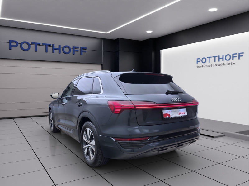 Audi q8 300 kW automat rok 2023, Německo — foto 4 z 43