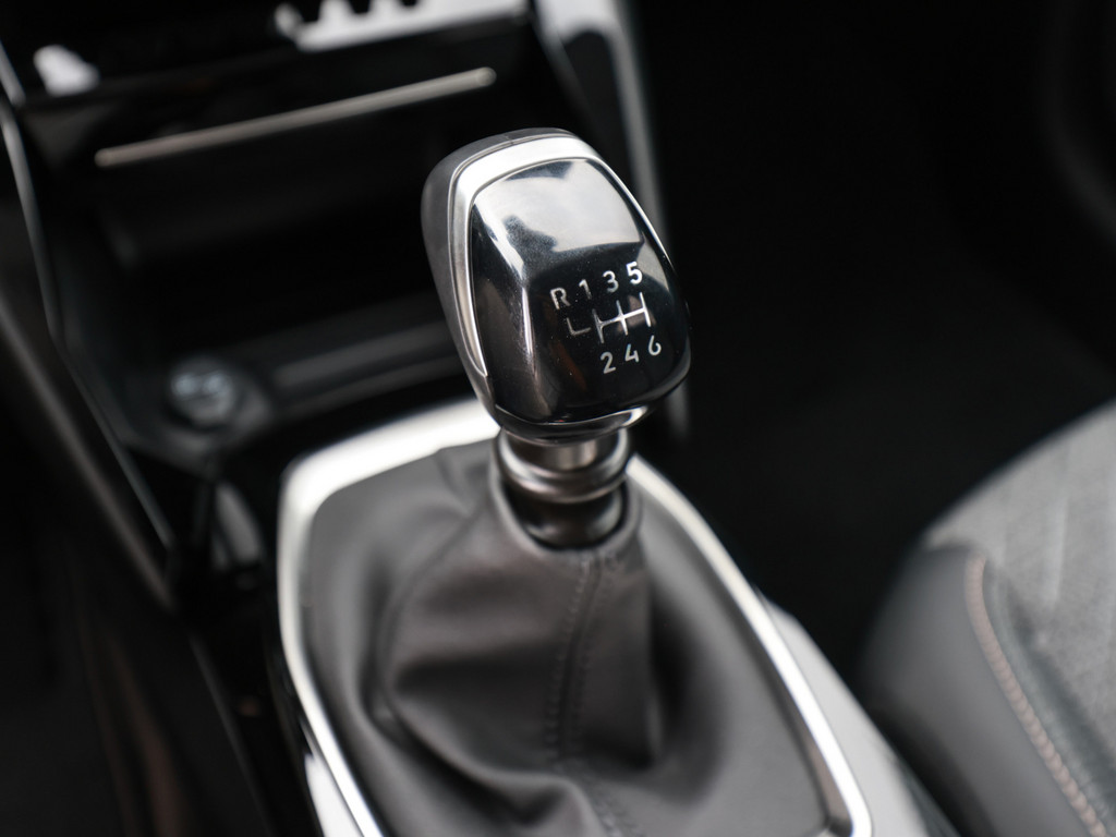 Peugeot 208 1,2 74 kW manuál, 0 km, Německo — foto 15 z 31