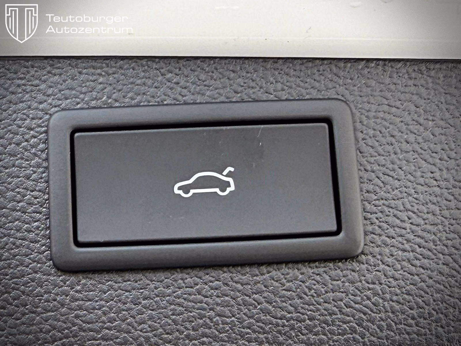 Mega Dort Einen 90 kW automat rok 2018, 87 517 km, Německo — foto 9 z 33