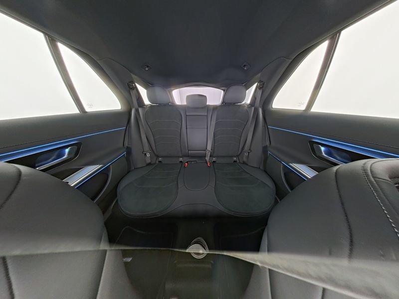 Mercedes-Benz E rok 2025, 33 732 km, Německo — foto 10 z 16